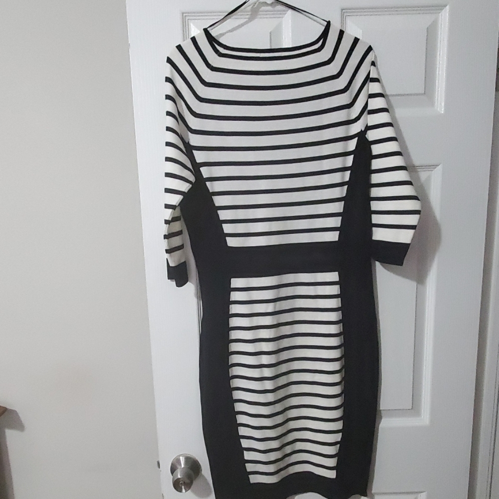 Dress - Picture 2 of 2